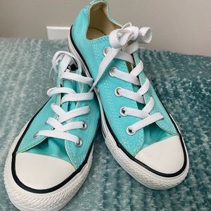 Women’s low top Converse